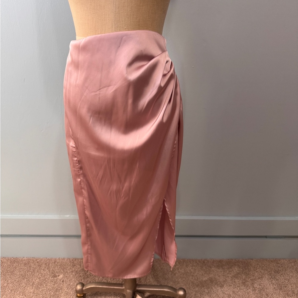 Chic Satin Pencil Skirt in Blush Pink